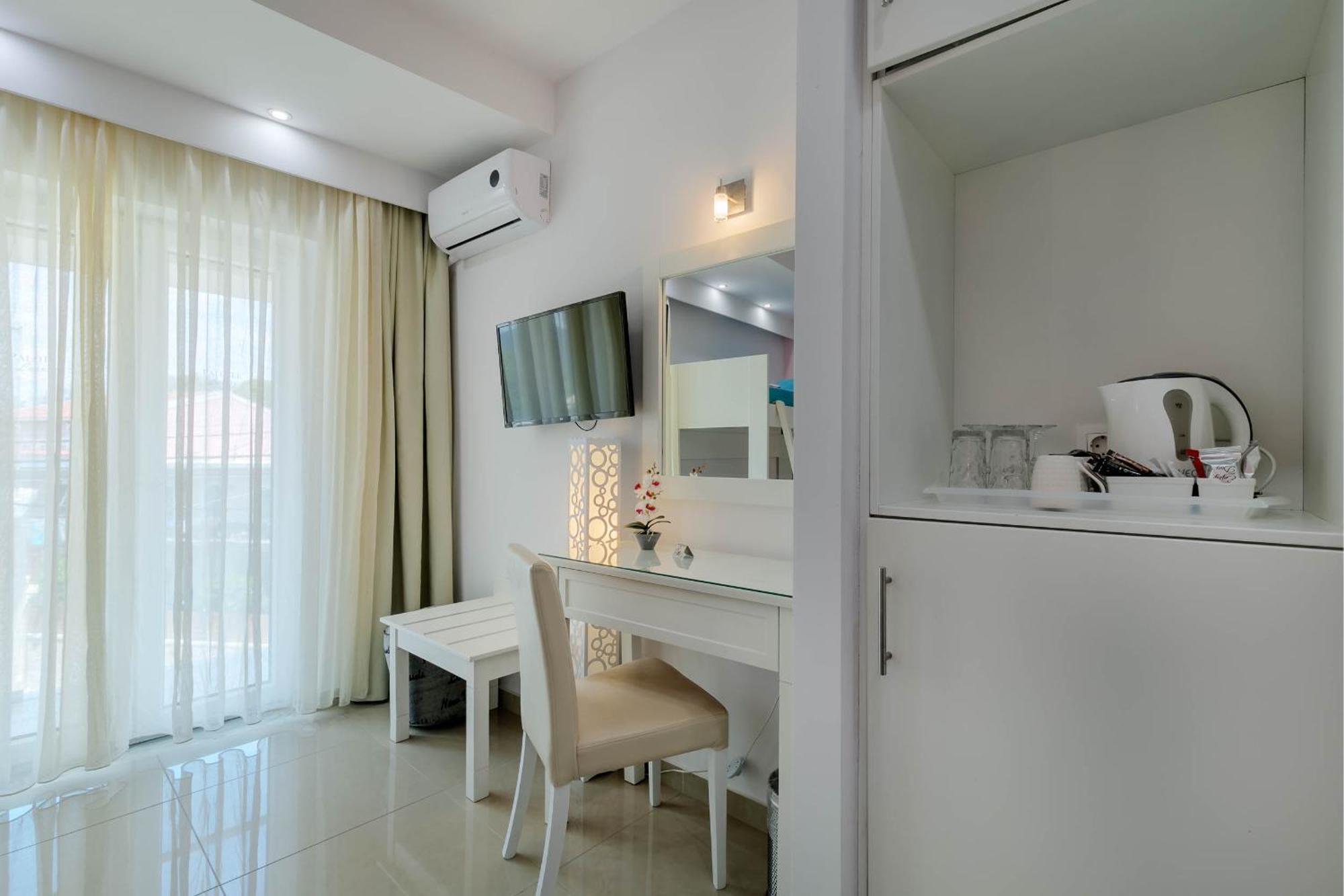 Palotel Design Gouvia Bagian luar foto